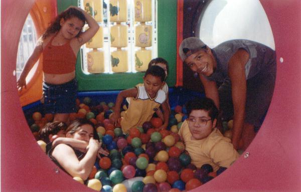 Na piscina de bolas